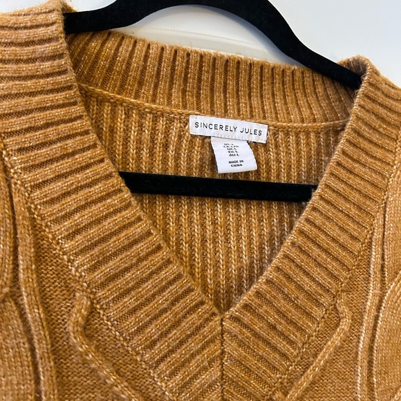 Sincerely Jules copped cable knit v neck vest. Size L. Soft and thick. - Picture 4 of 10